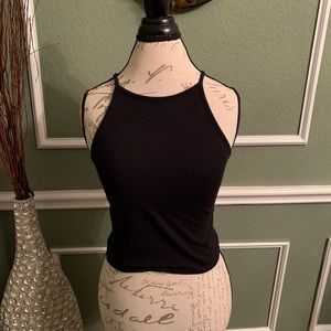Black cropped tank top!